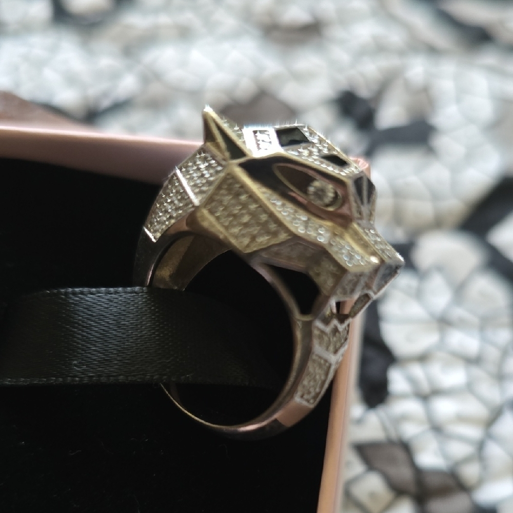 Silver Geometric Jewelry Ring with Intricate Design